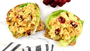 4/5 cup (6.4 oz) Raisin Curry Tuna Salad