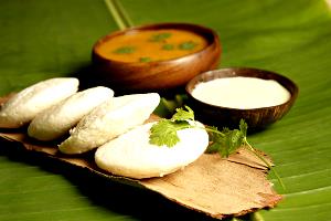 4 pieces Idli